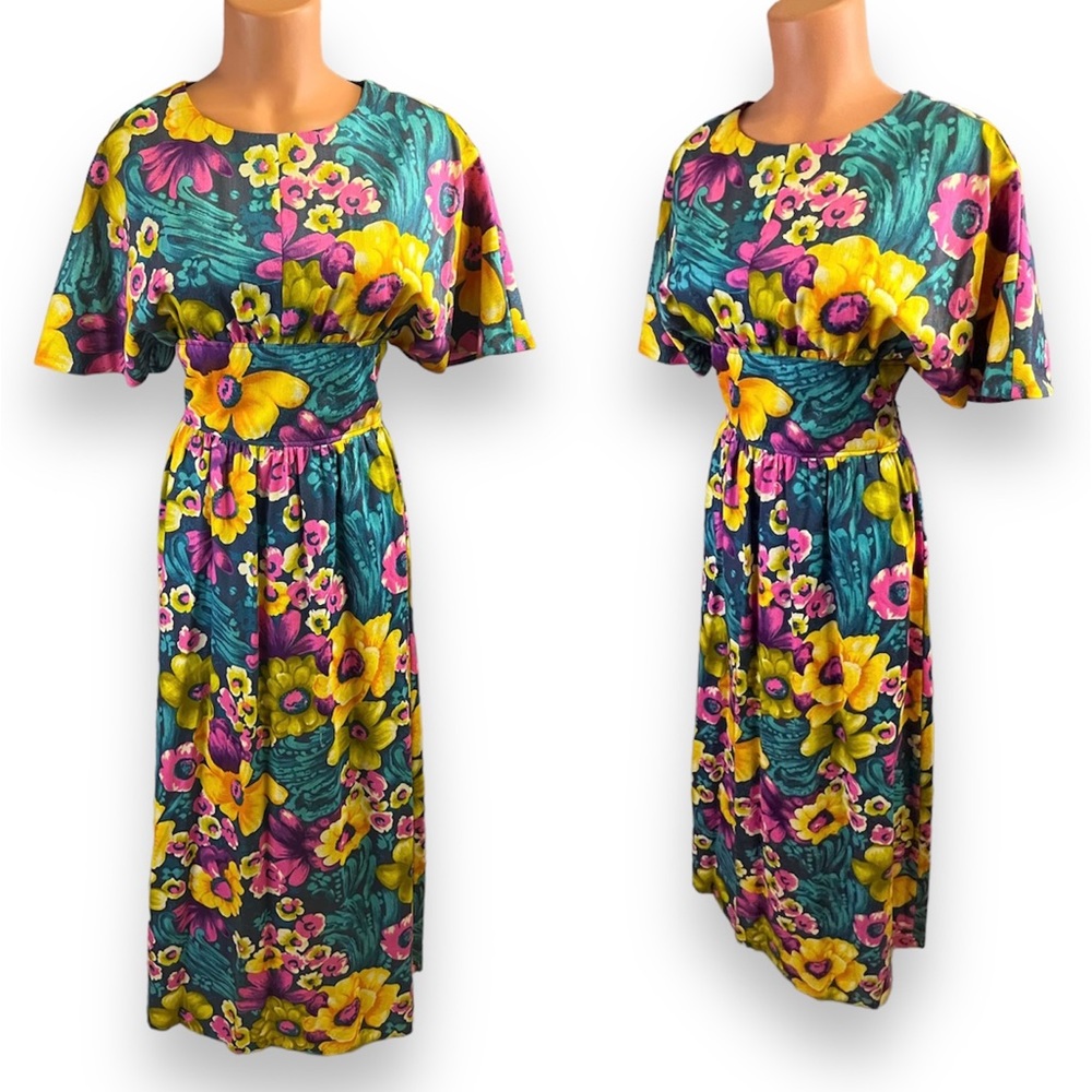 Vibrant Vintage late 60s to early 70s Hawaiian Floral Cotton Barkcloth Dress